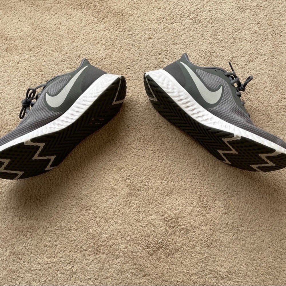 Nike Revolution 5 11.5